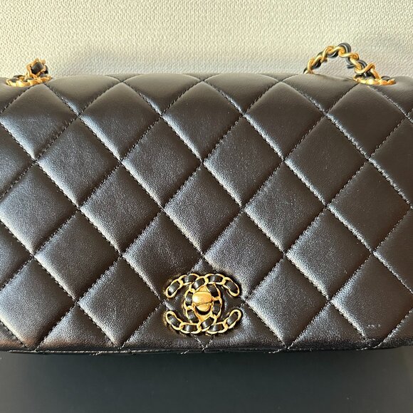 Chanel Small Flap Bag Black Lambskin Gold Tone Metal - Picture 3 of 13